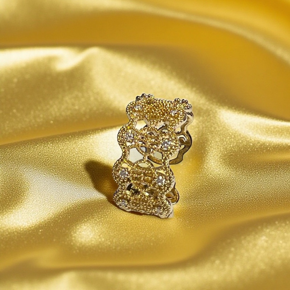 Elegant Filigree Gold Ring with Cubic Zirconia